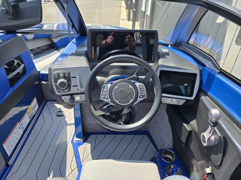 Malibu LSV 25ft 2018 Icon